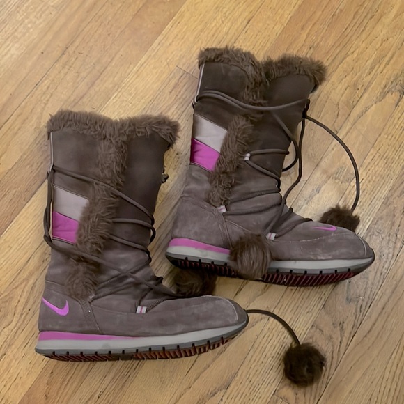 Nike Shoes - Vintage Nike Faux Fur Trim Suede Snow Winter Moon Boots Size 7 RARE Brown Pink